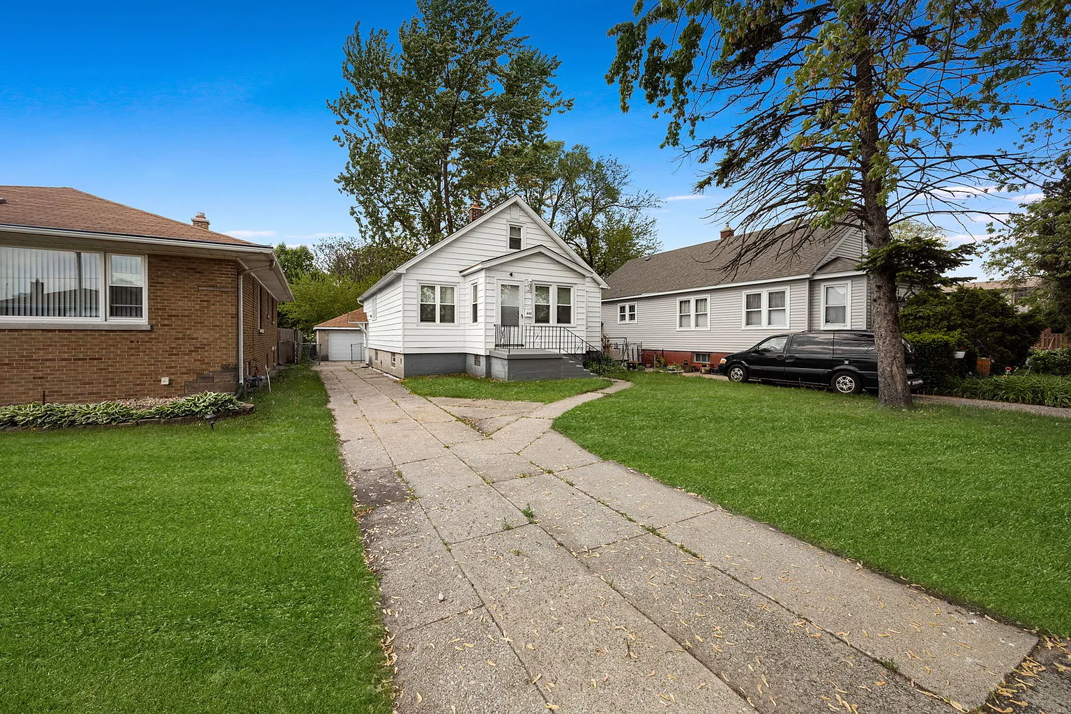 642 Greenbay Ave photo 1