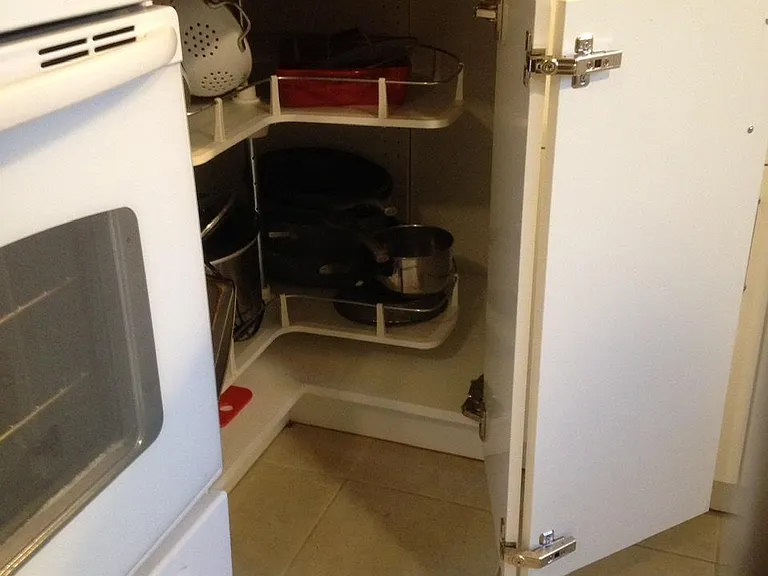 Corner lazy susan