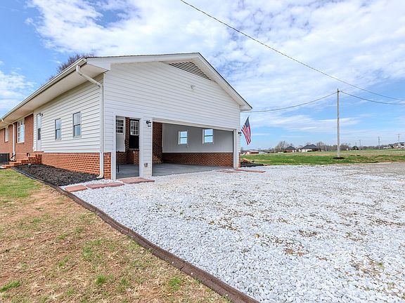 4th image of 1217 Daniels Rd