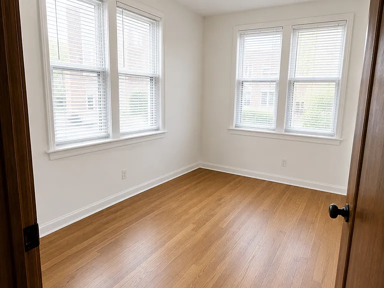 646 W Oakdale Ave #1R — Photo 9