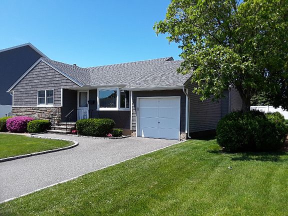 3rd image of 13 Mohawk Dr