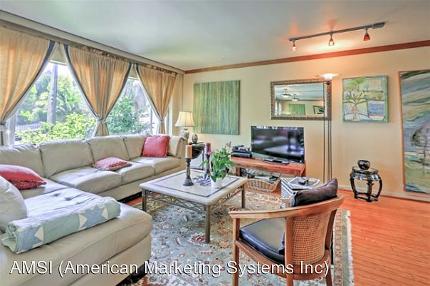 1st image of 1060 Dolores St