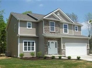 39 Mark Twain Dr, Valparaiso, IN 46383