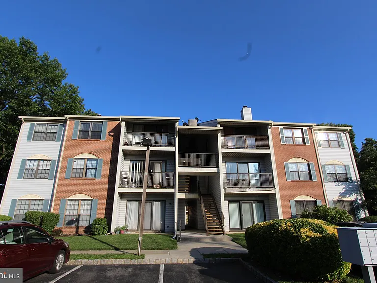 8 Joyner Ct — Photo 2