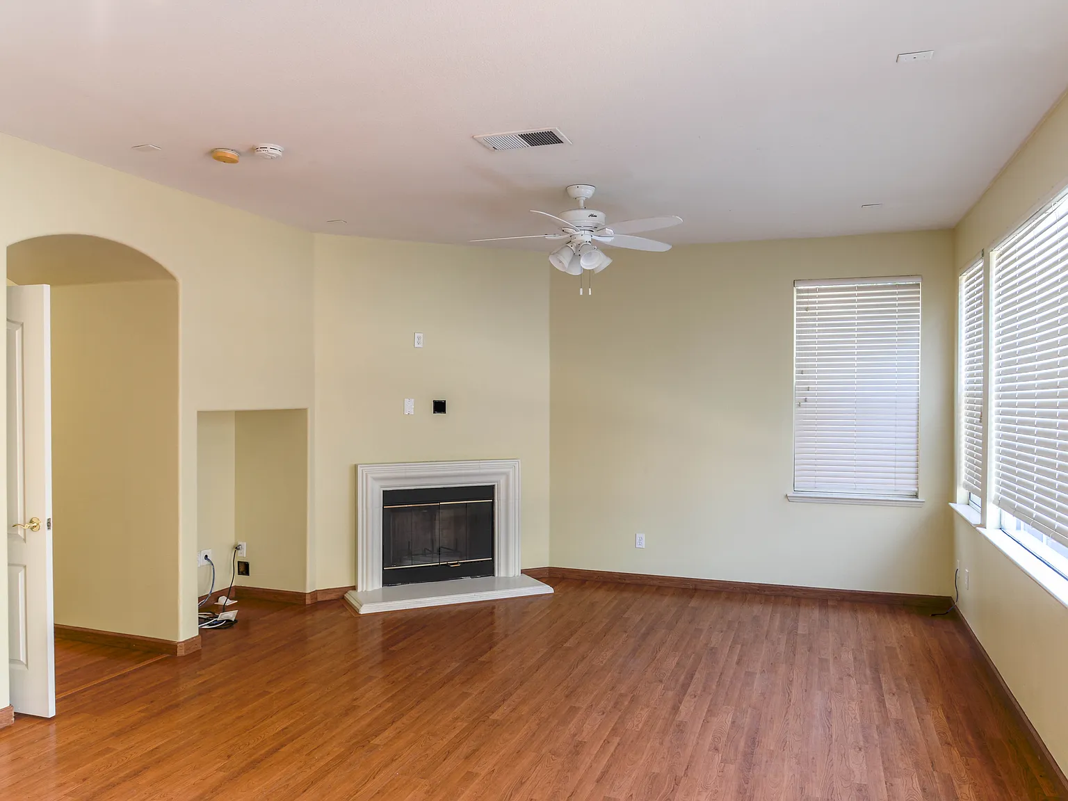 3 bed, 2.5 bath, 1879 sqft, $4,695 — Photo 3
