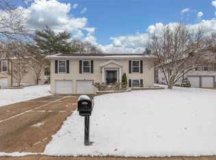 11 Ann Dr, Saint Peters, MO