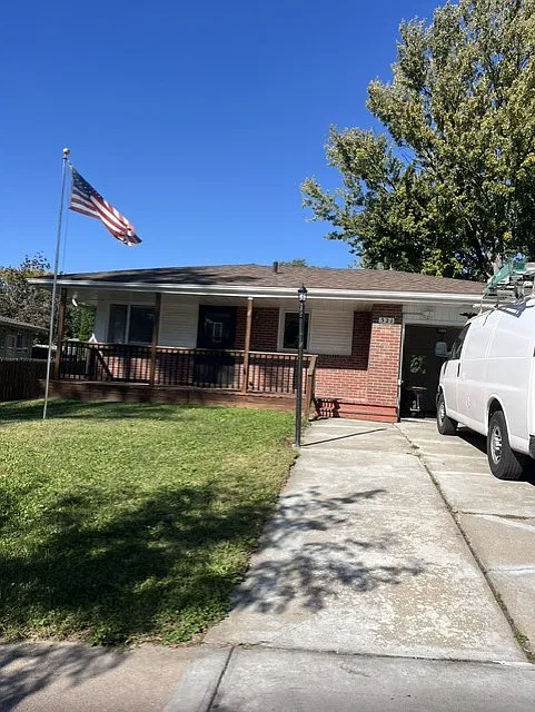3 bed, 1000 sqft, $1,790 — Photo 1