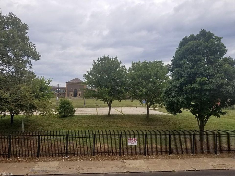2nd image of 11016 Woodstock Ave
