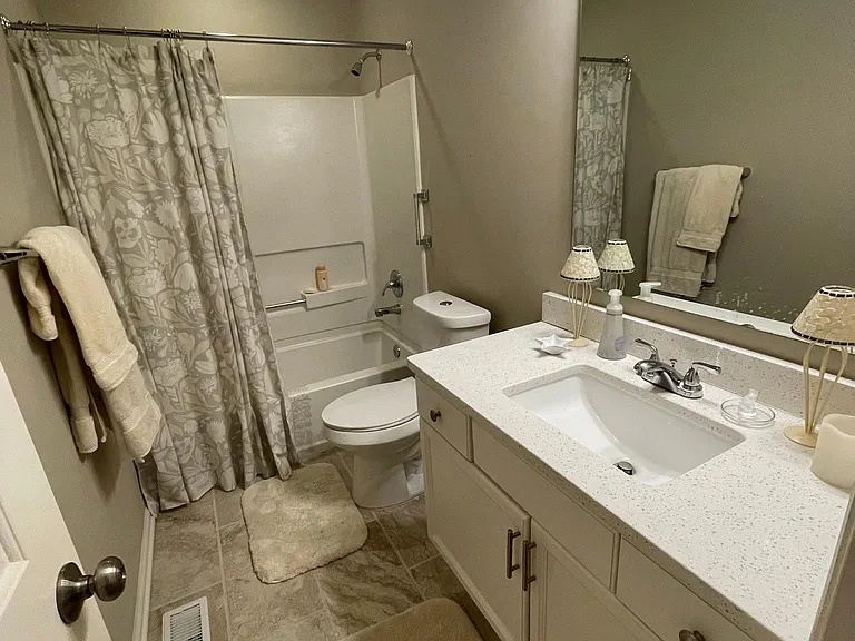 96 Lakeshore Dr — Photo 16