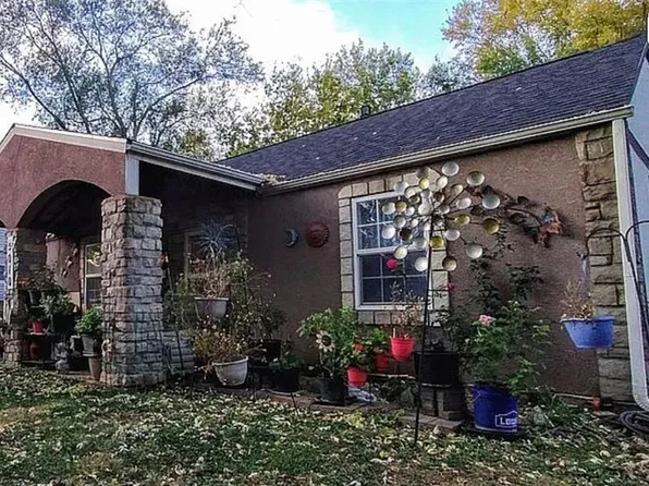 5010 Harmony Dr, Kansas City, KS 66106