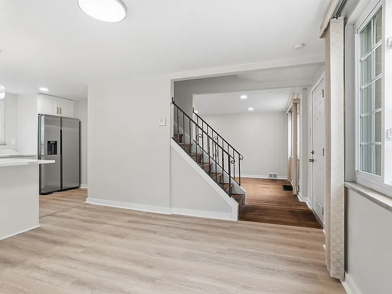 951 Rita Dr — Photo 8