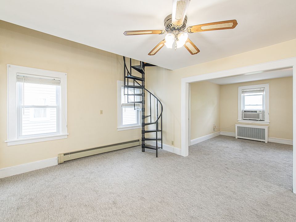 Dining/living room