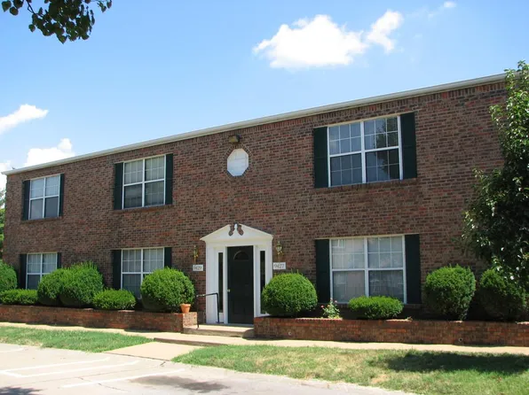 9439 Green Park Gardens Dr, Saint Louis, MO 63123