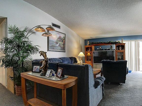 3rd image of 432 Lindy Dr