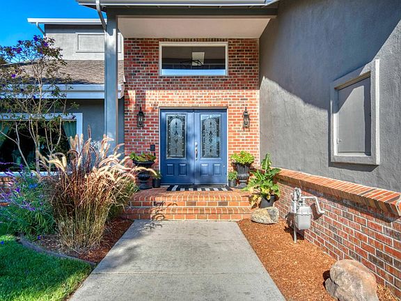 3rd image of 385 Saint Andrews Ln