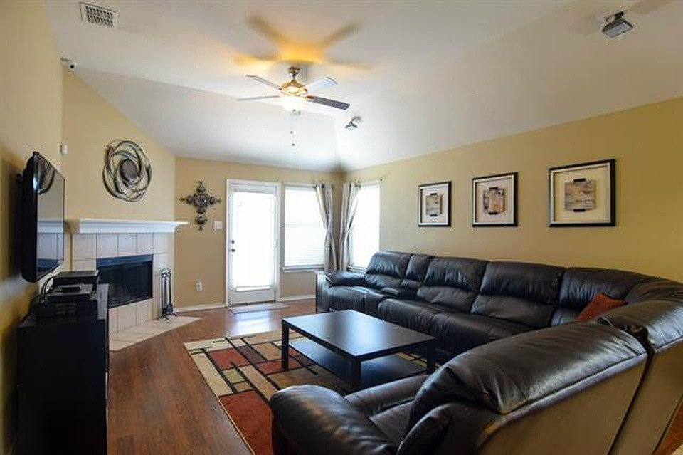 1st image of 2825 Glendale Way