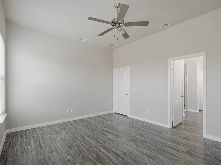 6822 Lonesome Dove Ln — Photo 12