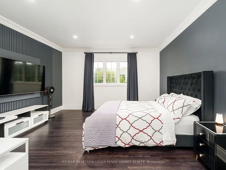30 Bernadotte Dr — Photo 31