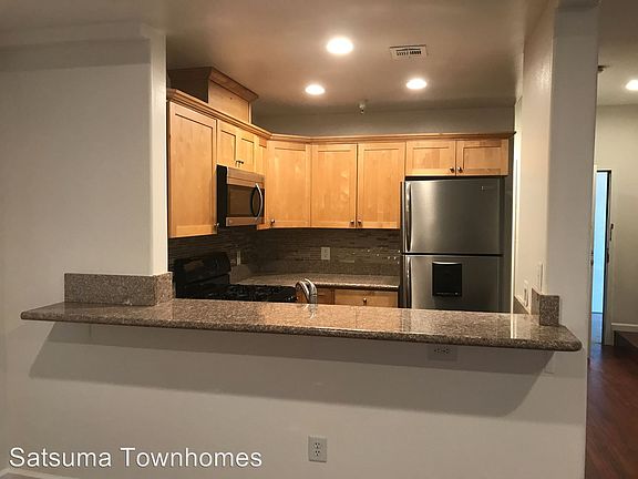 5th image of 5330 Satsuma Ave Unit 20