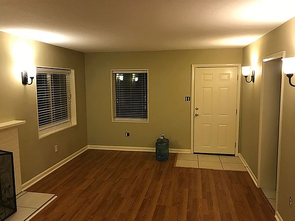 LR lots of windows; fireplac