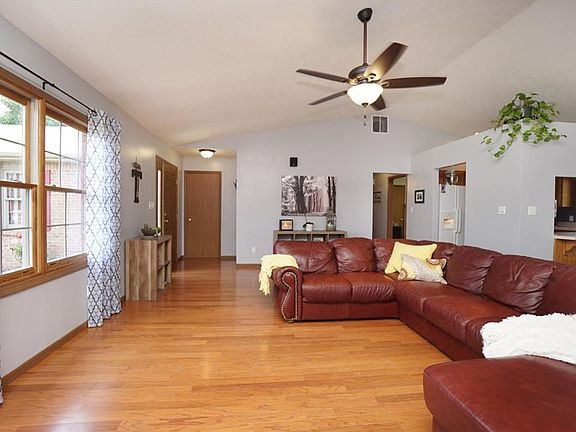 4th image of 34 Urban Ln