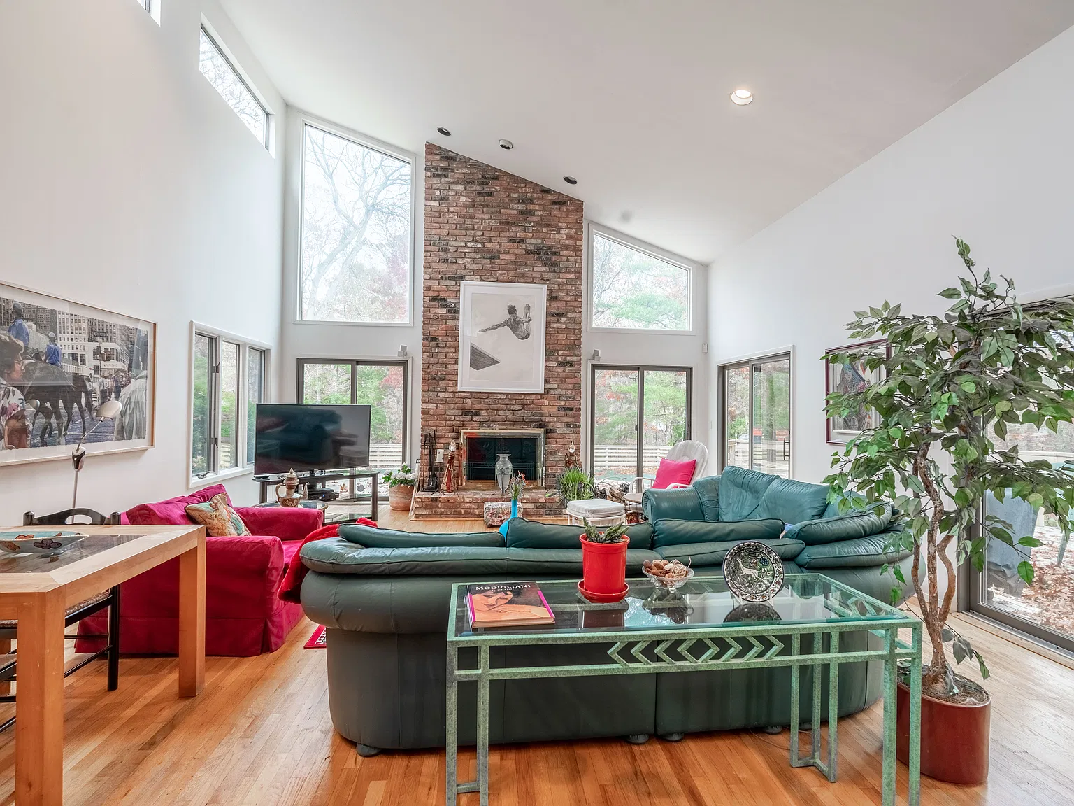 Quogue 4 Bed Bright Contemporary With Pool — Photo 3