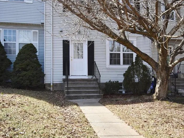24 Bristow Ct — Photo 1