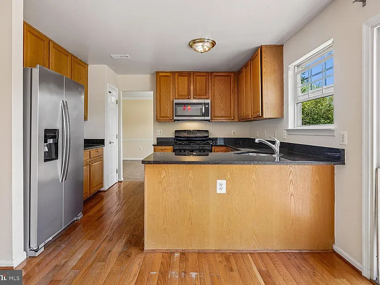 14677 Cloverdale Rd — Photo 23