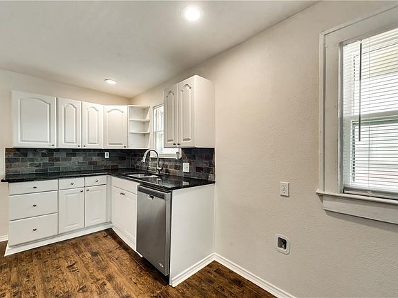 4th image of 1225 Hollywood Ave