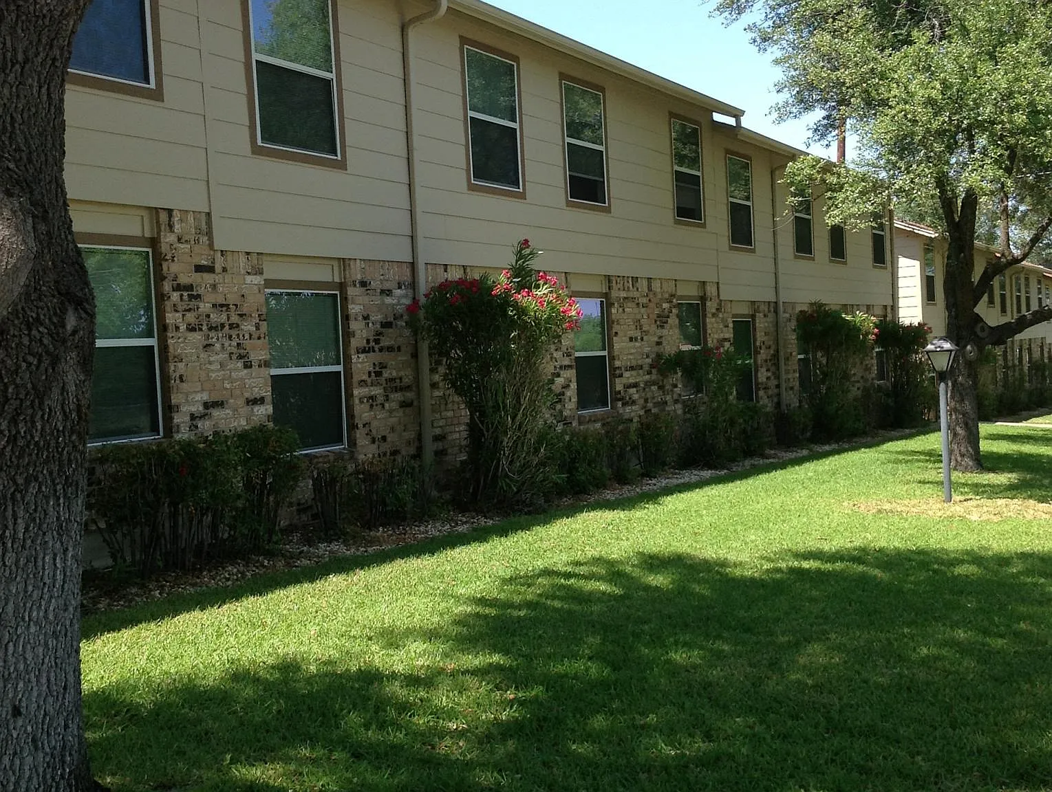 2 bed, 1.5 bath, 1040 sqft, $895 — Photo 4