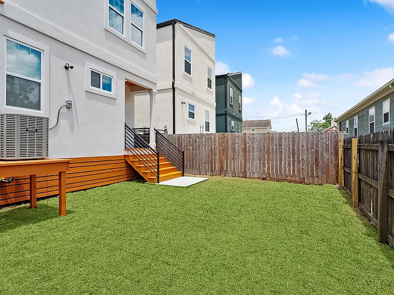 1326 Harrison Ave — Photo 7