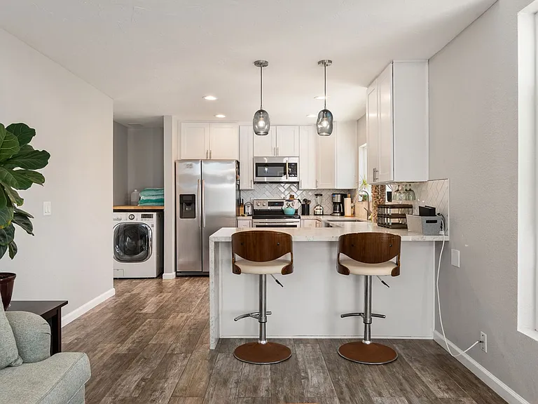 735 Verona Ct — Photo 1