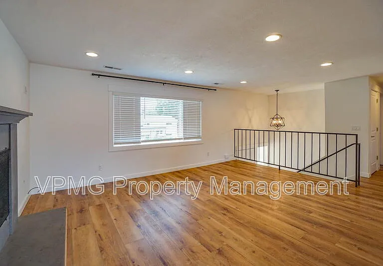 1708 NW 104th St — Photo 9