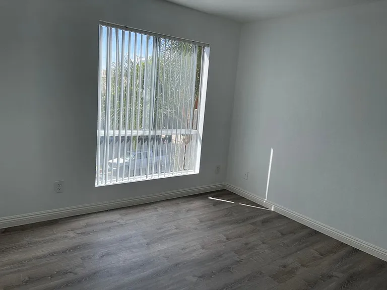 742.5 S Harvard Blvd #105 — Photo 11