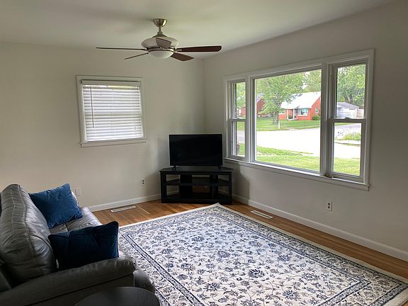 3rd image of 270 Zandale Dr