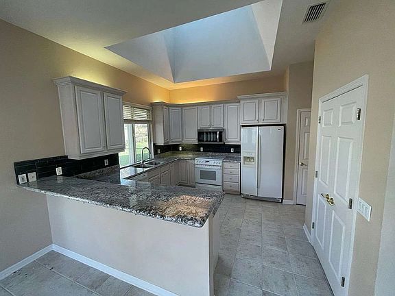 4th image of 10576 NW 32nd Rd