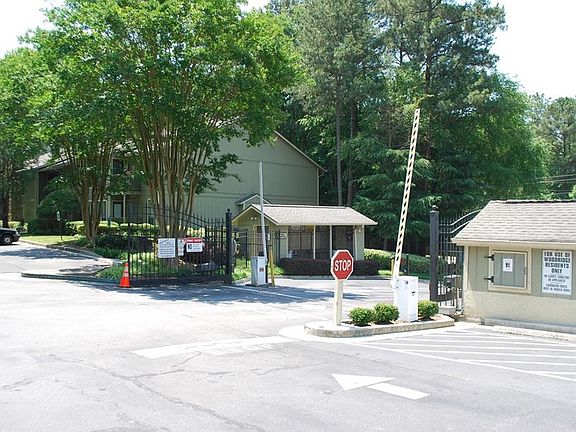 2nd image of 3843 Woodridge Way #3843