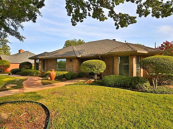 4th image of 2810 Woodlake Dr