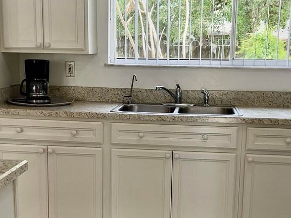 5th image of 775 Winchell St SW