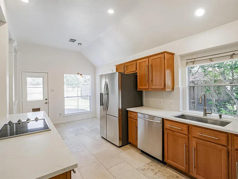 1714 Bumelia Ct — Photo 9