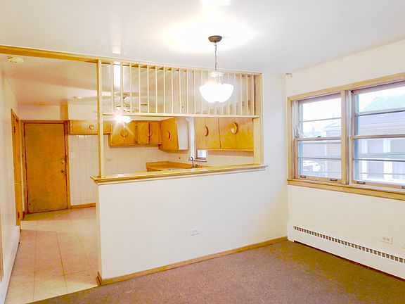 4th image of 5511 S Komensky Ave #2
