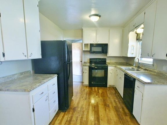 4th image of 404 W Plains Ave