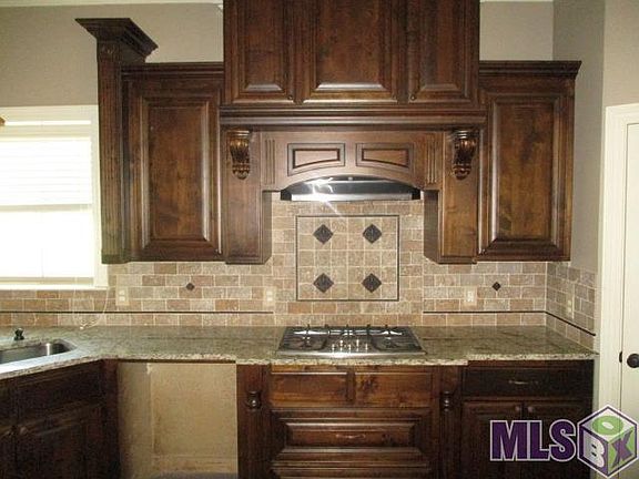 4th image of 629 N Millet Ave