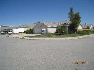 7069 Wisconsin Dr, Fontana, CA 92336
