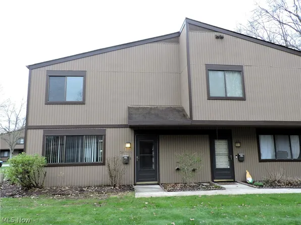 26740 Lake Of The Falls Blvd, Olmsted Falls, OH 44138