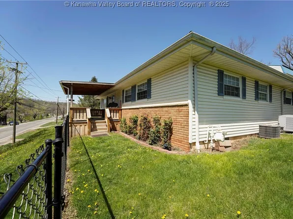 628 Cross Lanes Dr, Nitro, WV 25143