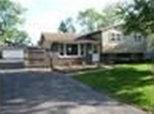 417 E Willow Dr, Round Lake Park, IL 60073