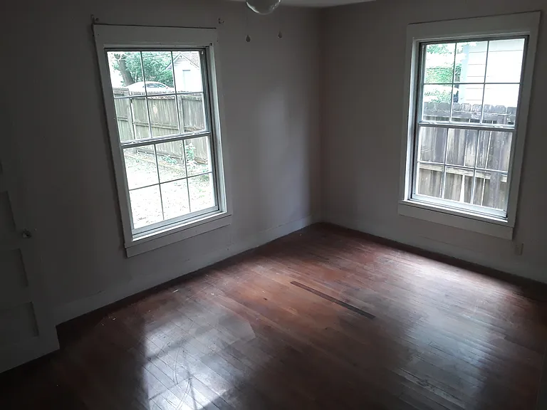 355 Pinehill Dr — Photo 3