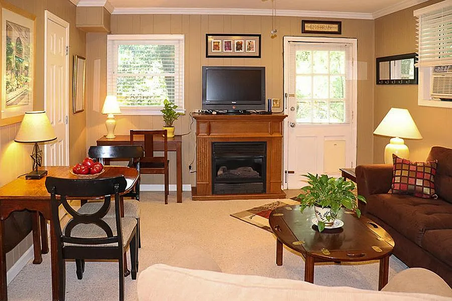 5070 Vernon Springs Dr — Photo 2