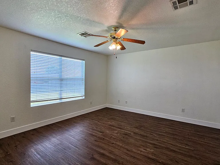 5106 Holster Dr — Photo 9